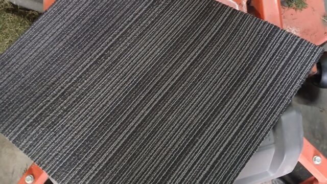 single carpet tile